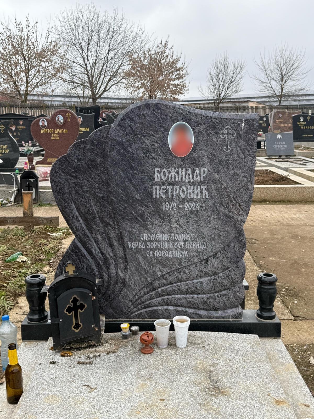 Spomenici za jedno 4